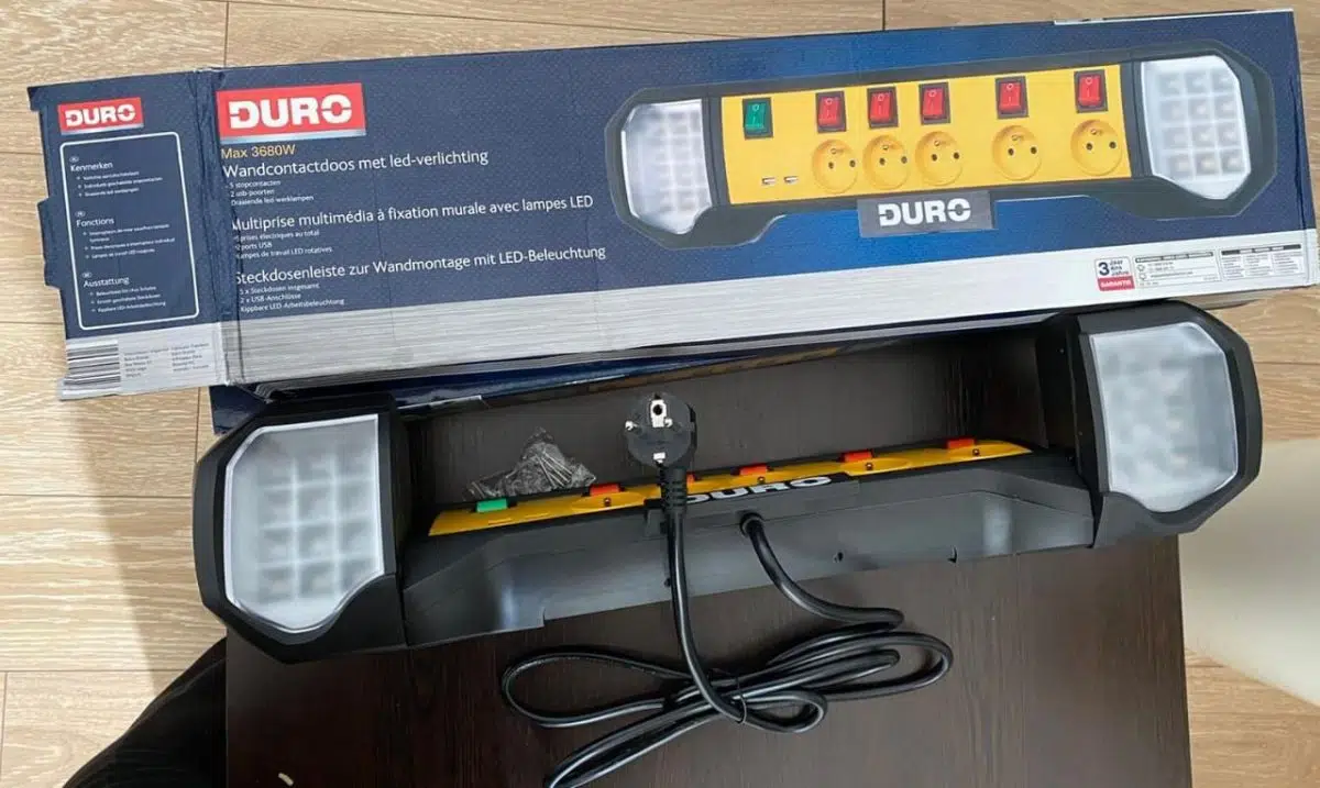 Multiprise multimédia à fixation murale – Image 2