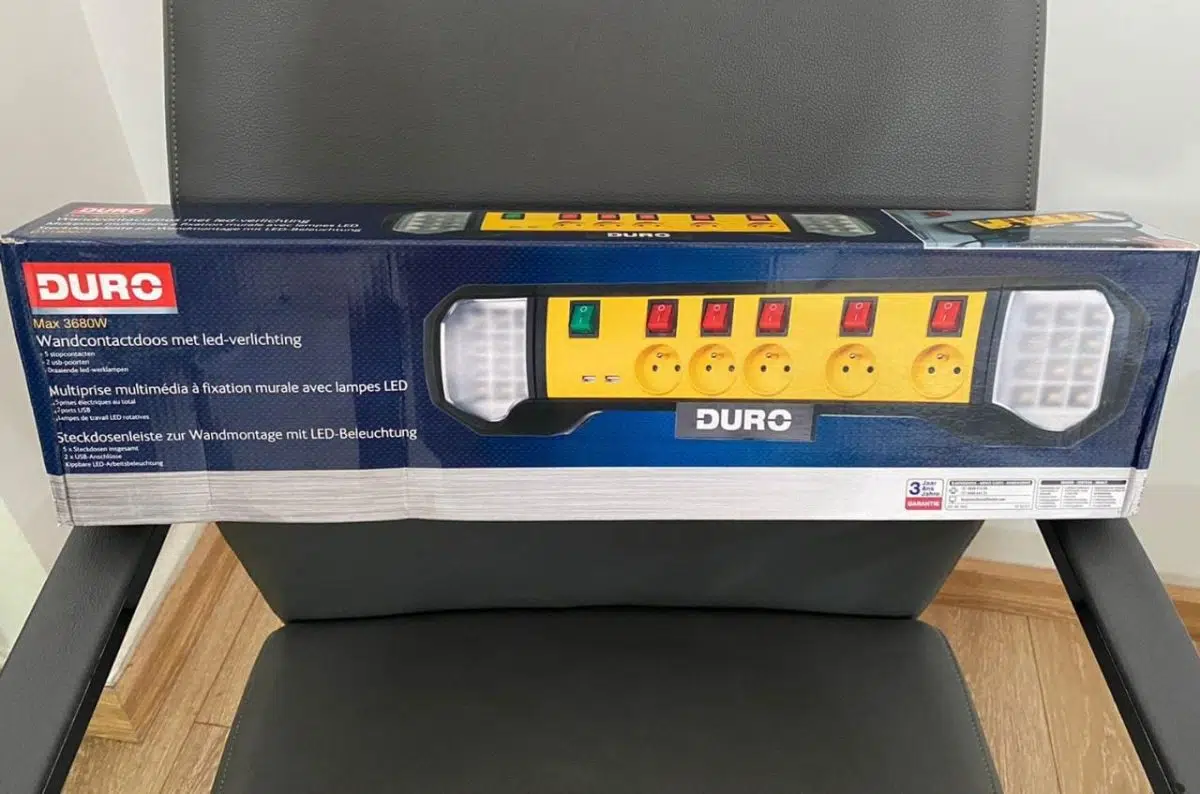 Multiprise multimédia à fixation murale – Image 3